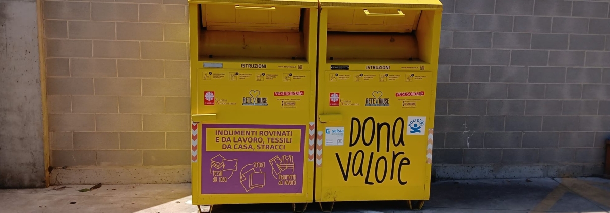 , Carate Brianza, alla piattaforma ecologica arriva un nuovo contenitore per il recupero dei tessili non riutilizzabili, Gelsia Ambiente